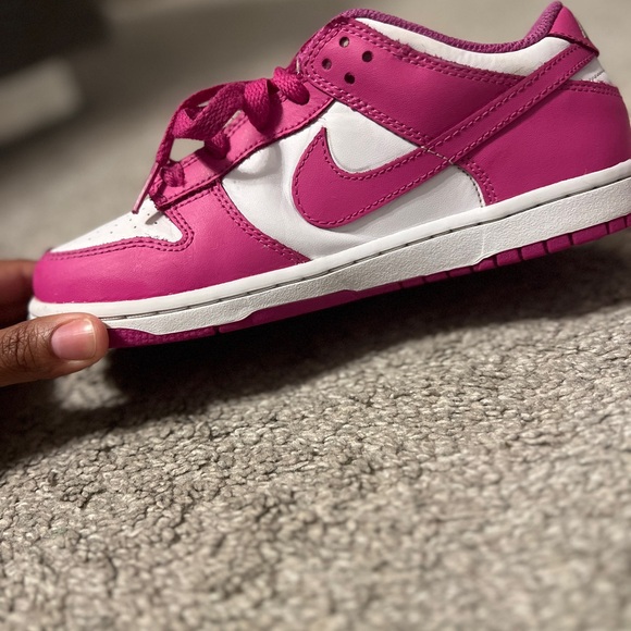 NIKE DUNKS Kids Pink and White Low Top - Picture 8 of 8